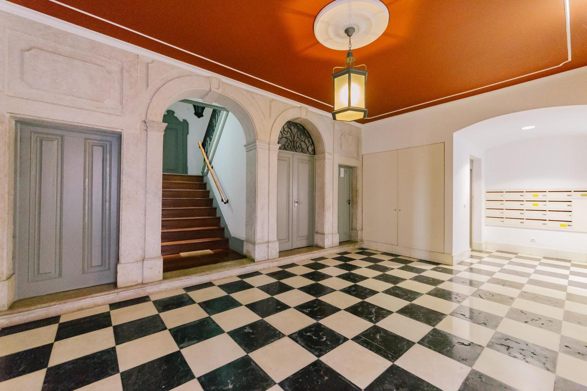 Apartment Chiado 2 Bedroom Elegant Lisbon