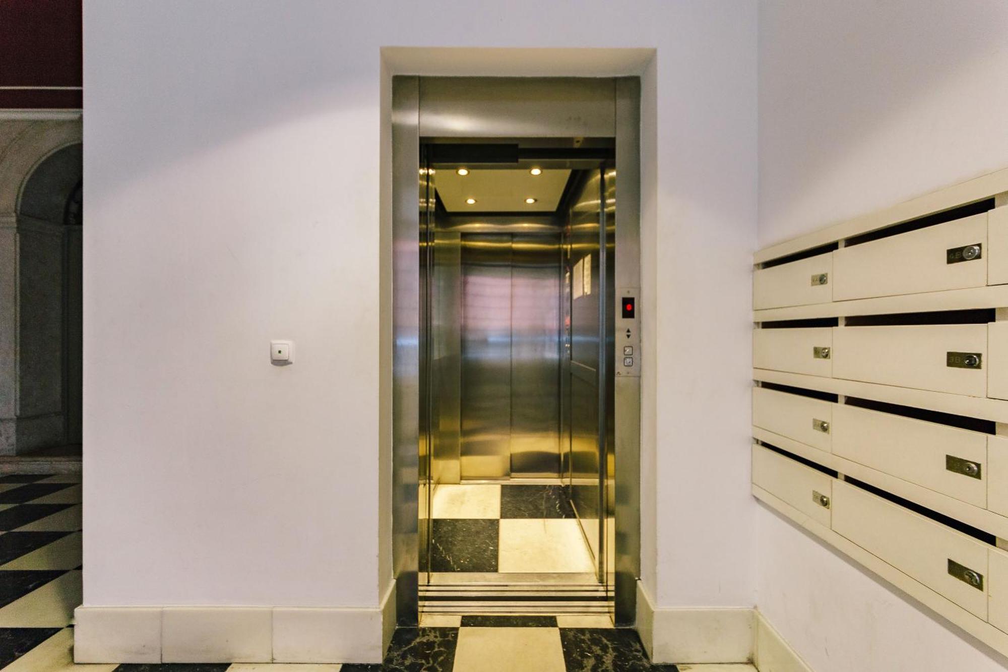 Chiado 2 Bedroom Elegant Apartment *
