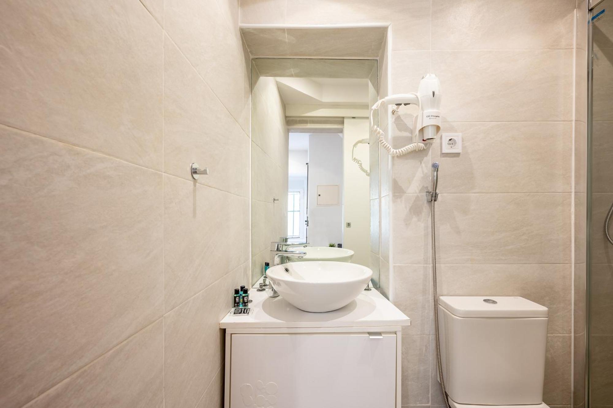Cozy Getaway In Alfama By Lovelystay Lisbon
