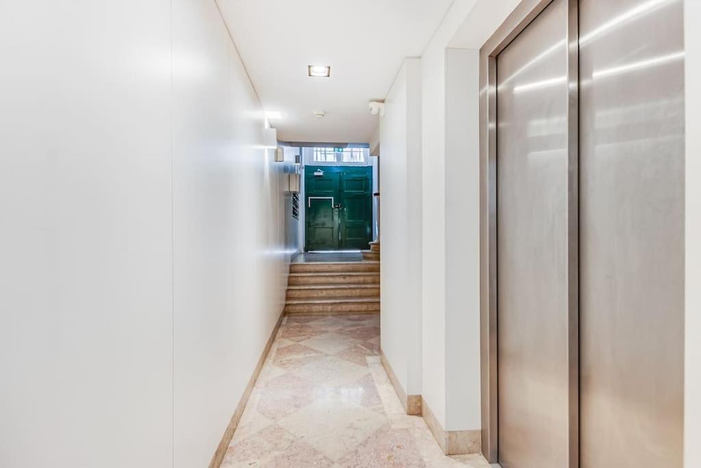Made For The Lovers- Urban Charm In Chiado Apartment