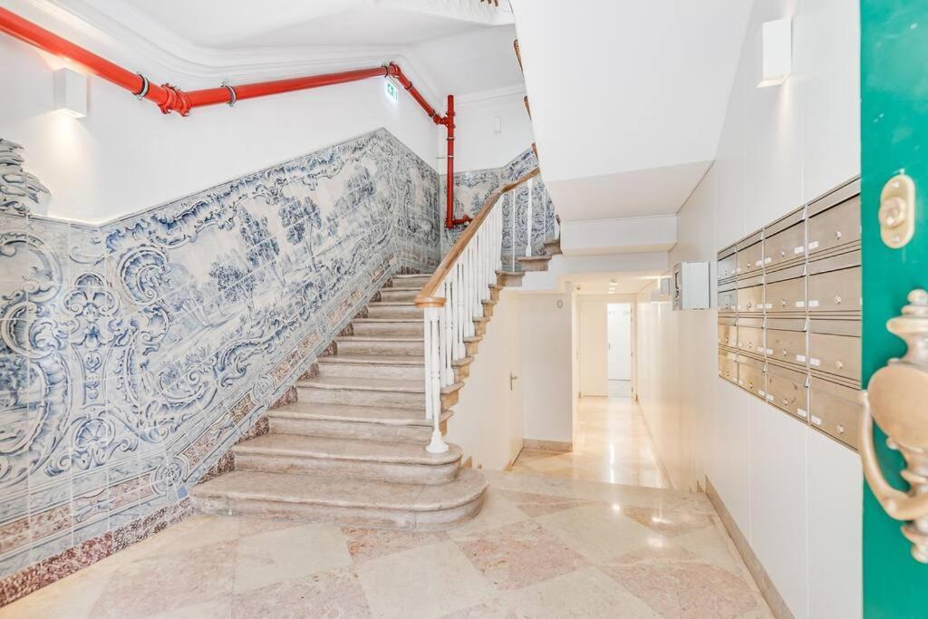 Made For The Lovers- Urban Charm In Chiado Apartment Lisbon