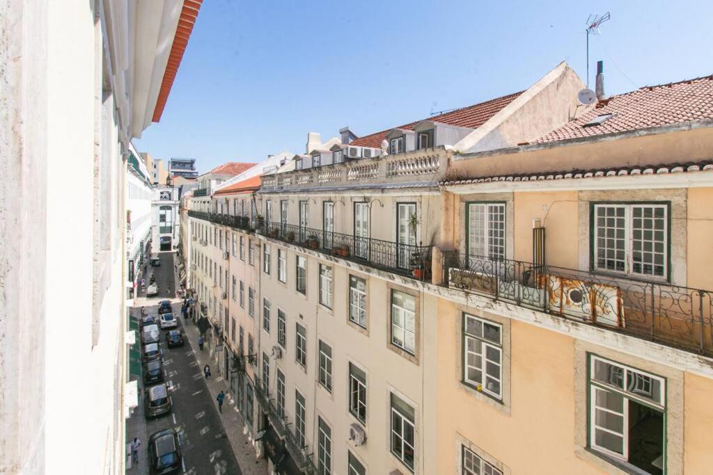 Apartment Made For The Lovers- Urban Charm In Chiado Lisbon