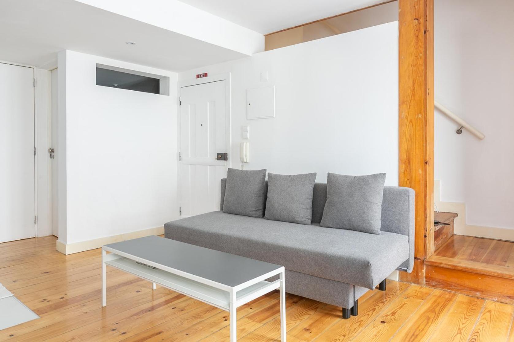 Cozy In Heart Of Bairro Alto Lisbon