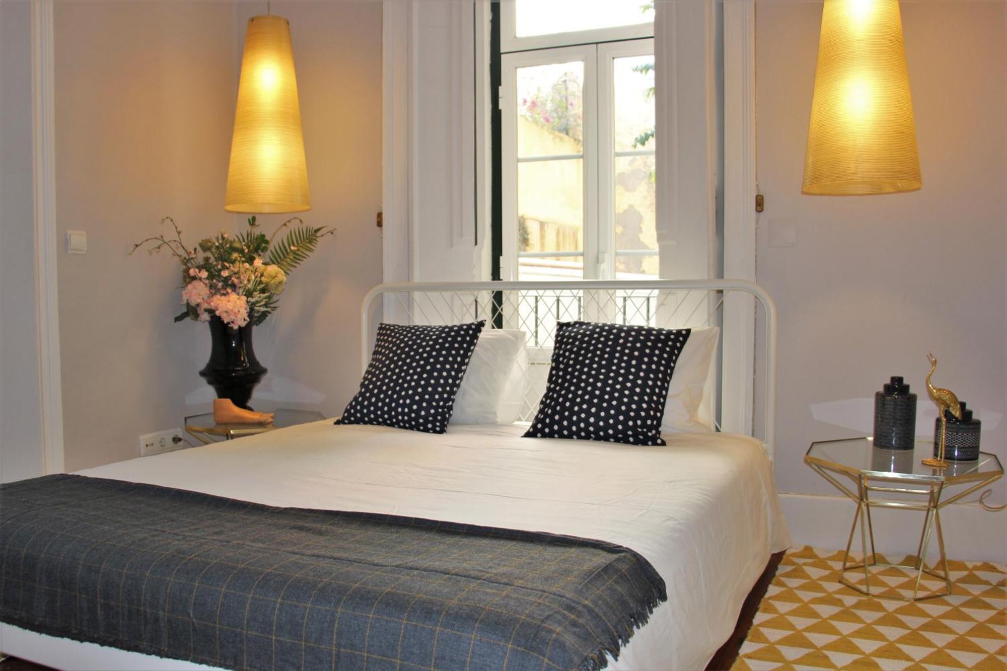 Sm1-happy At Hip Pr.real & Bair.alto + Private Patio! Lisbon