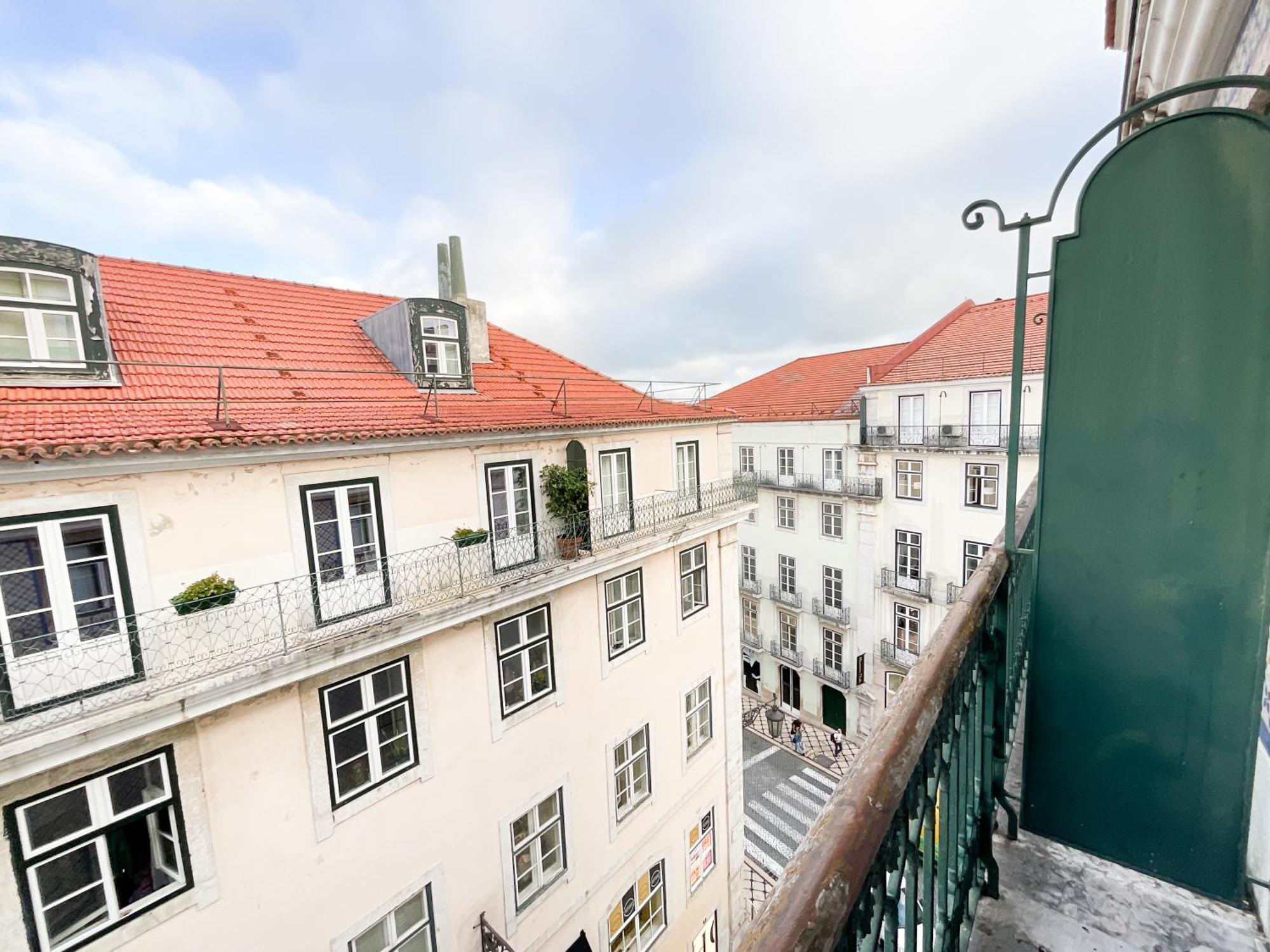 Stunning Luxury In Chiado 1br Lisbon