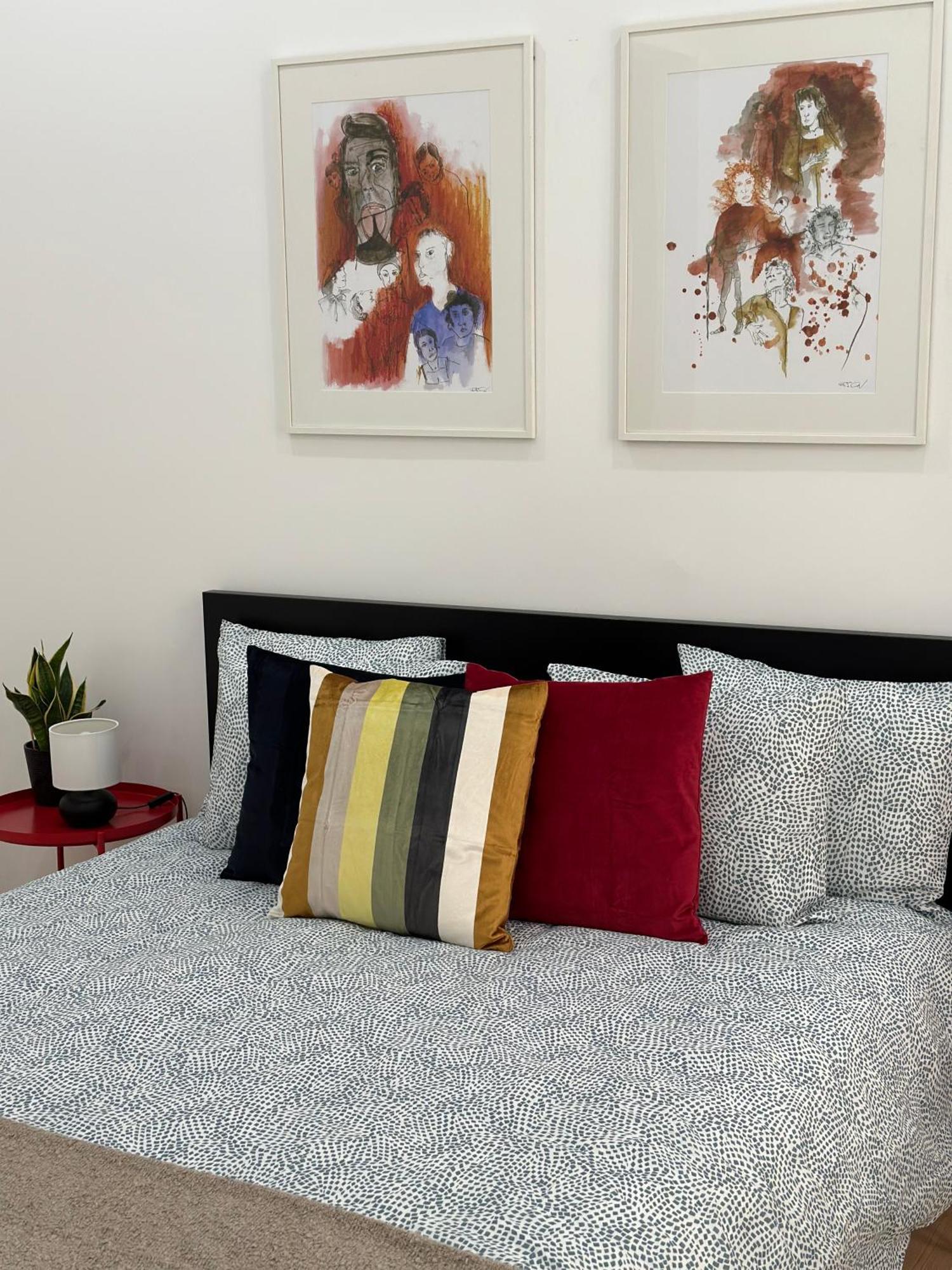 Modern Bedroom In Guest house Lisbon