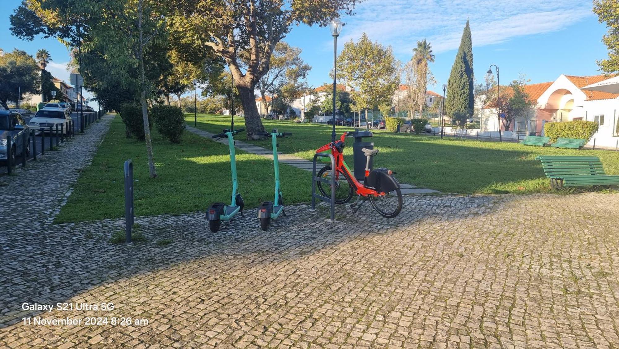 The Coolest Place Near The Airport! Homestay Lisbon