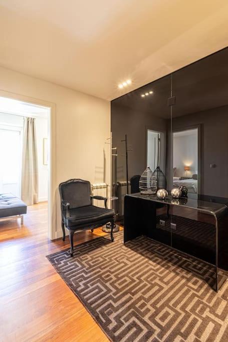 Chiado Deluxe Modern Feel 3 Bedroom Apartment Lisbon