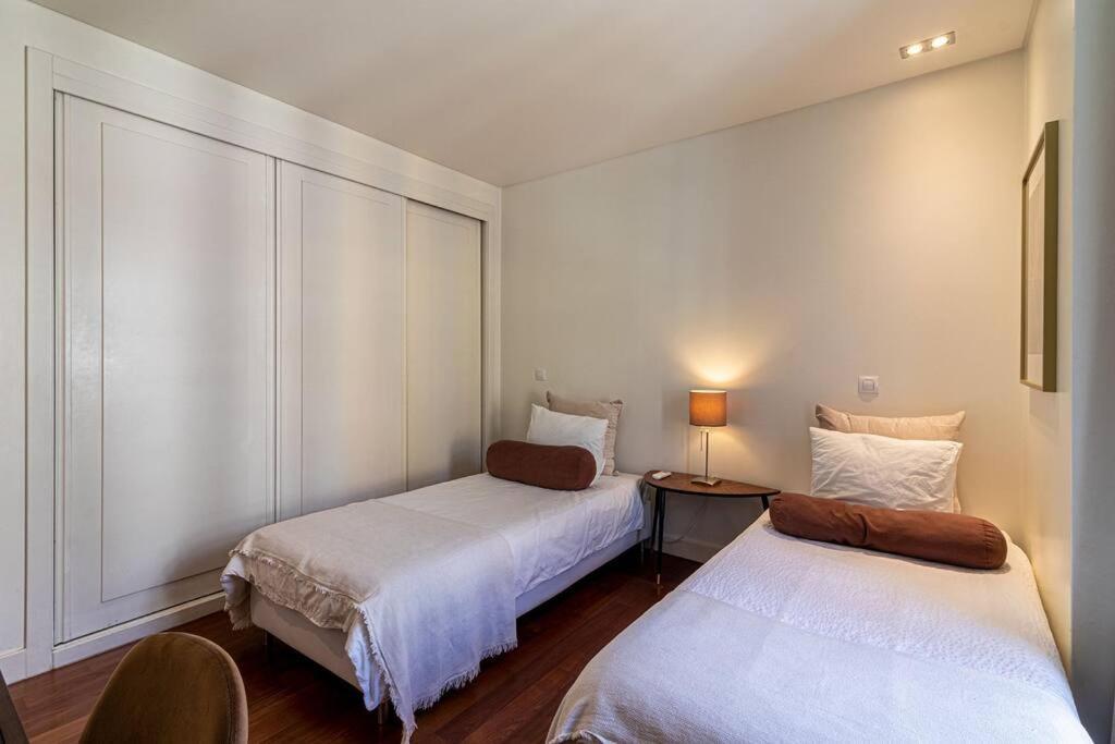 Chiado Deluxe Modern Feel 3 Bedroom Apartment Lisbon