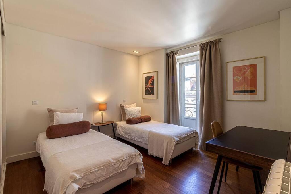 Chiado Deluxe Modern Feel 3 Bedroom Lisbon