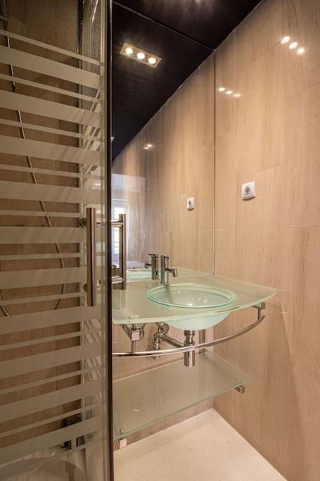 Chiado Deluxe Modern Feel 3 Bedroom Lisbon