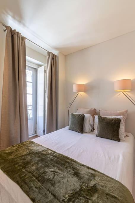 Chiado Deluxe Modern Feel 3 Bedroom Lisbon
