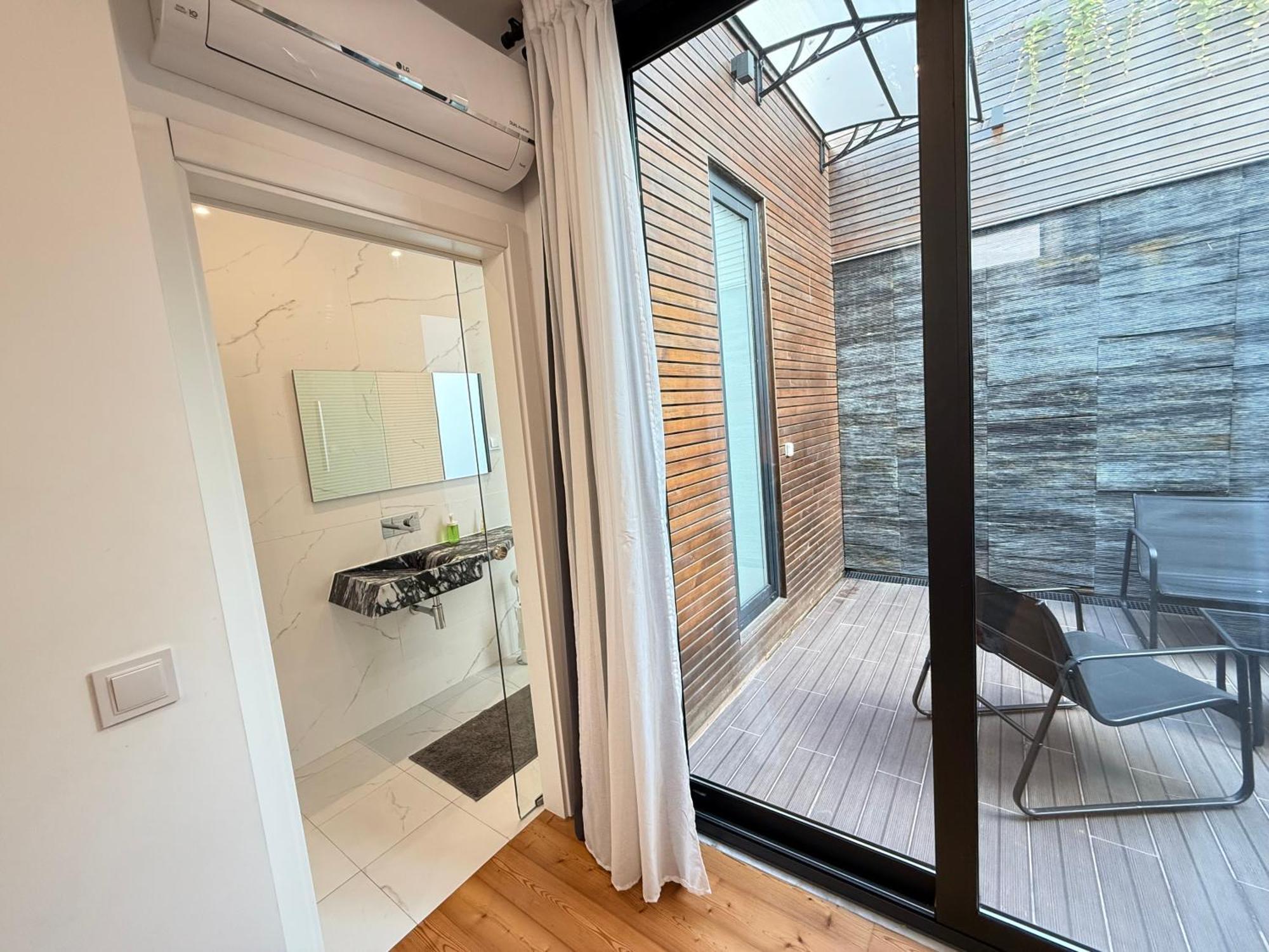 Well Apartment *