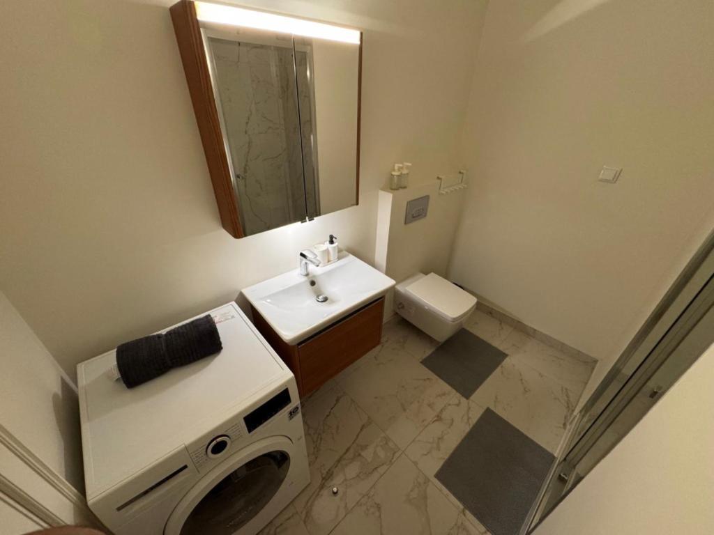 Augusta Luxury - Near Praca Do Comercio Apartment