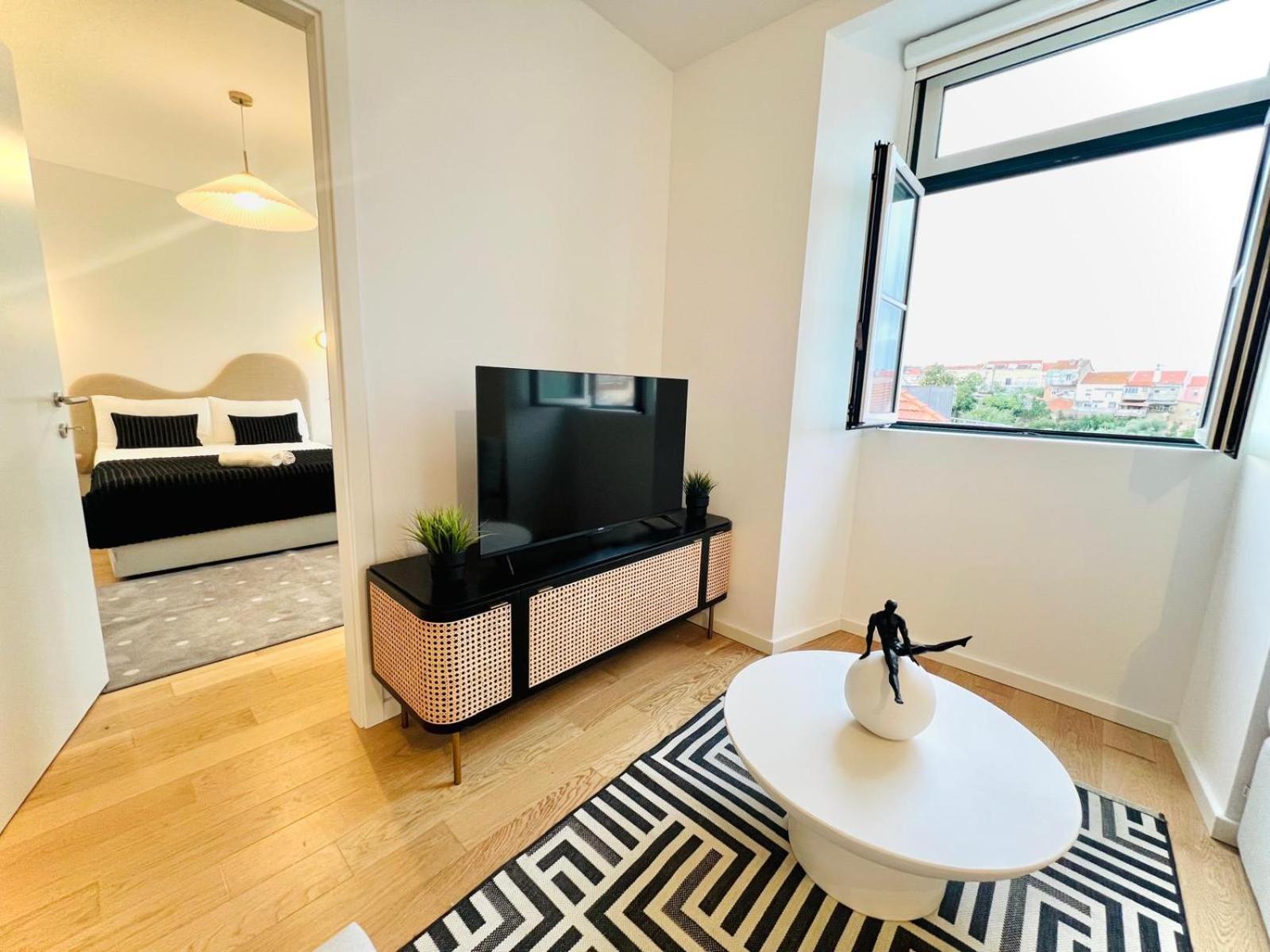 Pink House Beautiful 2 Bedroom Flat In Center Lisbon