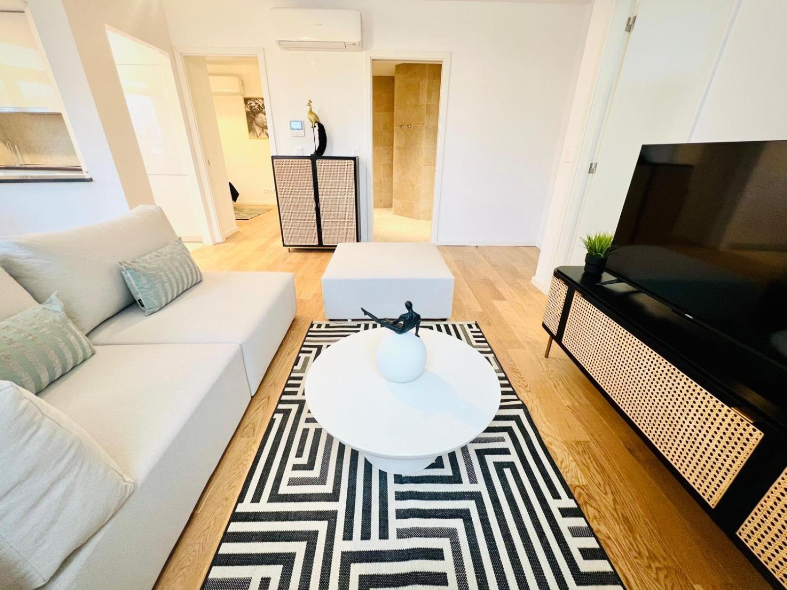 Apartment Pink House Beautiful 2 Bedroom Flat In Center *
