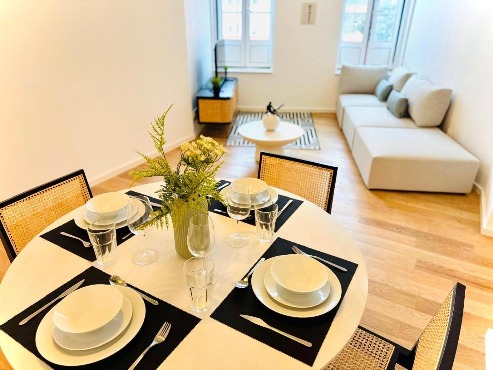 Pink House Beautiful 2 Bedroom Flat In Center * Lisbon