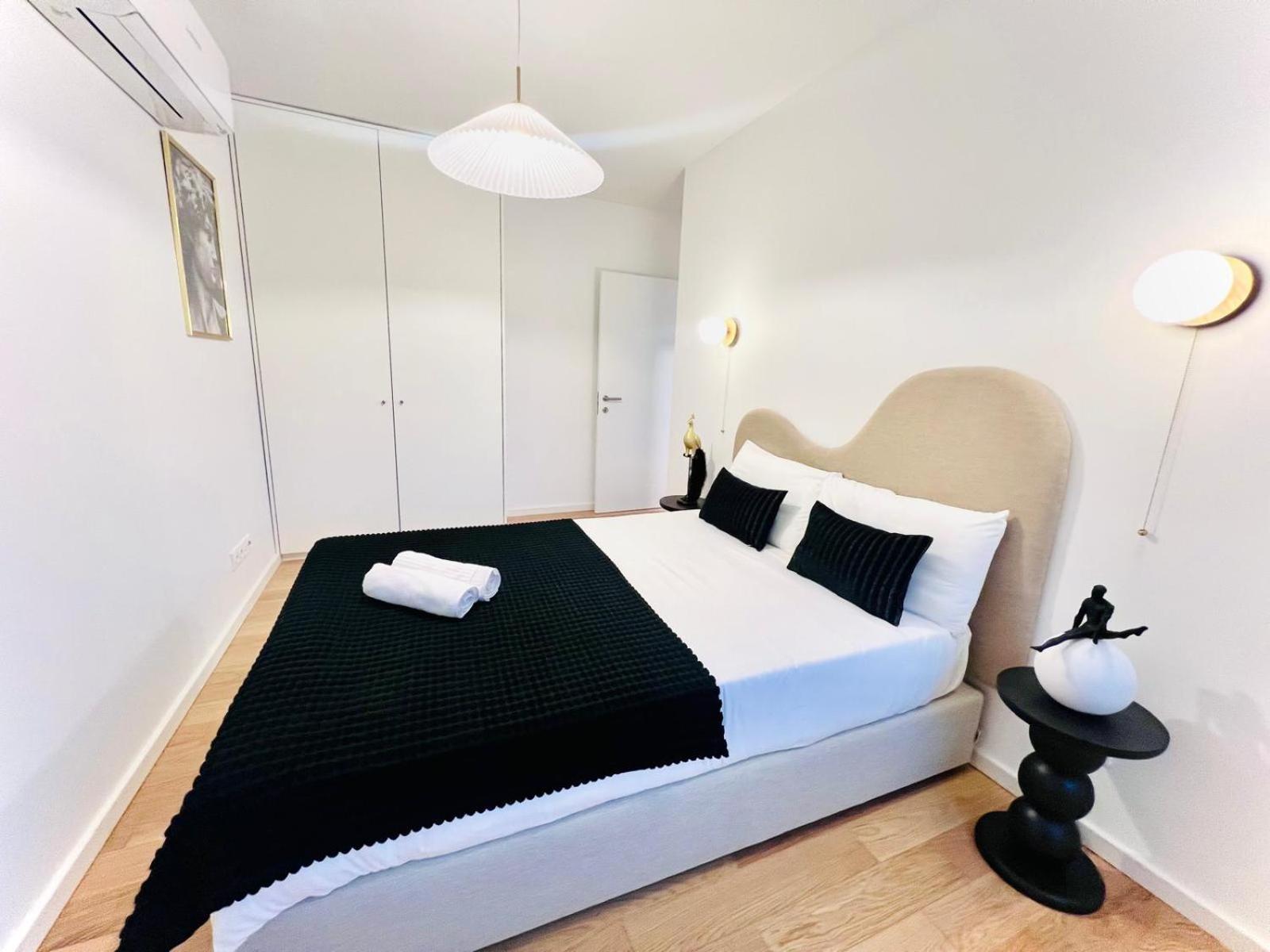 Pink House Beautiful 2 Bedroom Flat In Center