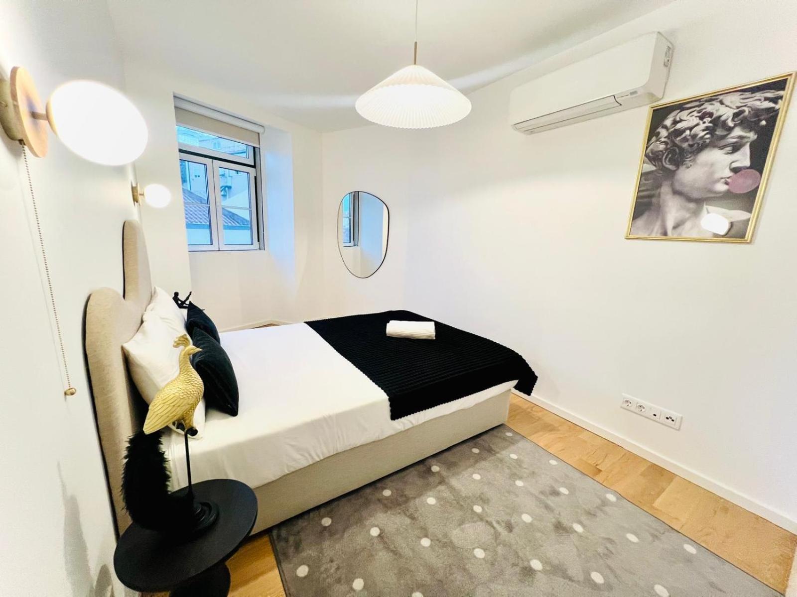 Pink House Beautiful 2 Bedroom Flat In Center Lisbon