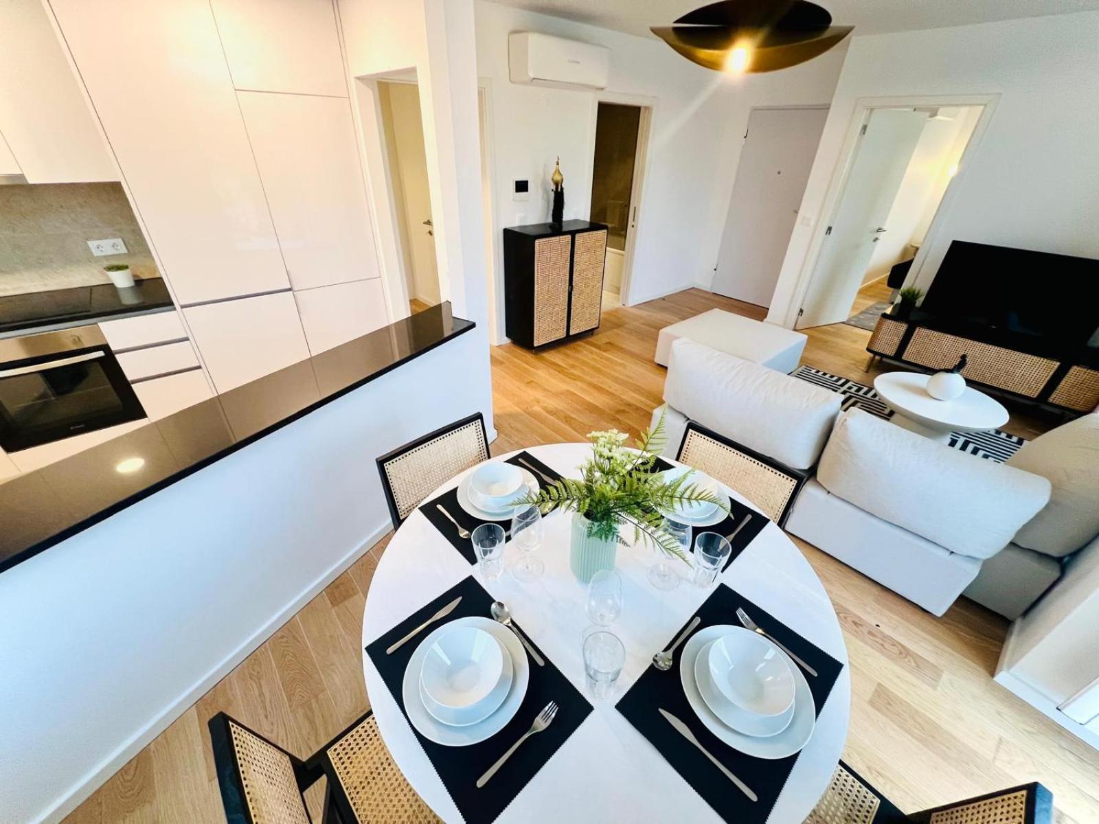 Pink House Beautiful 2 Bedroom Flat In Center * Lisbon