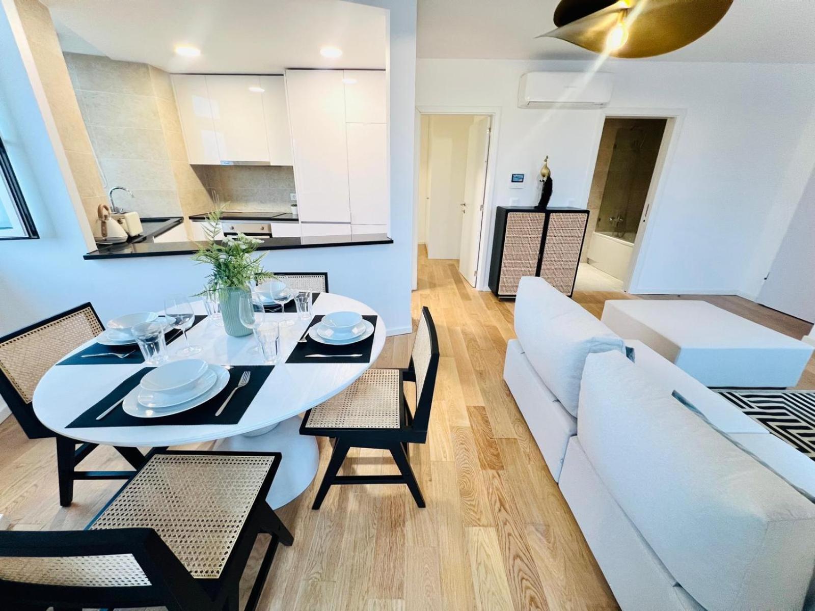 Pink House Beautiful 2 Bedroom Flat In Center * Lisbon