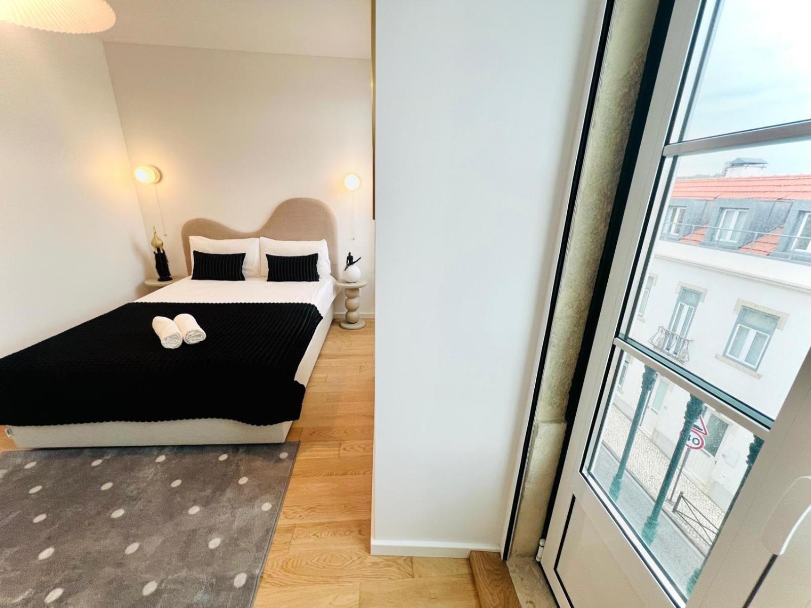 Apartment Pink House Beautiful 2 Bedroom Flat In Center Lisbon