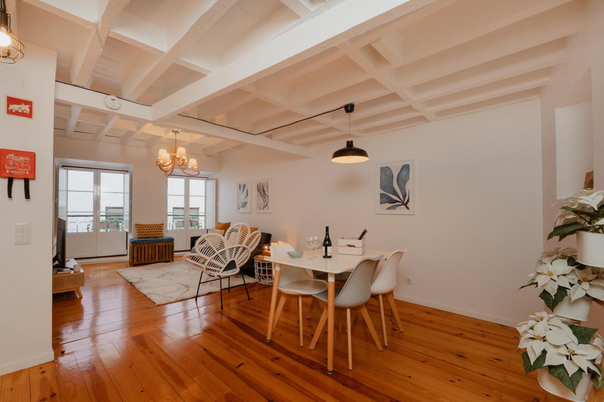 Apartment Stylish Getaway In A Mezzanine Flat By The Castle