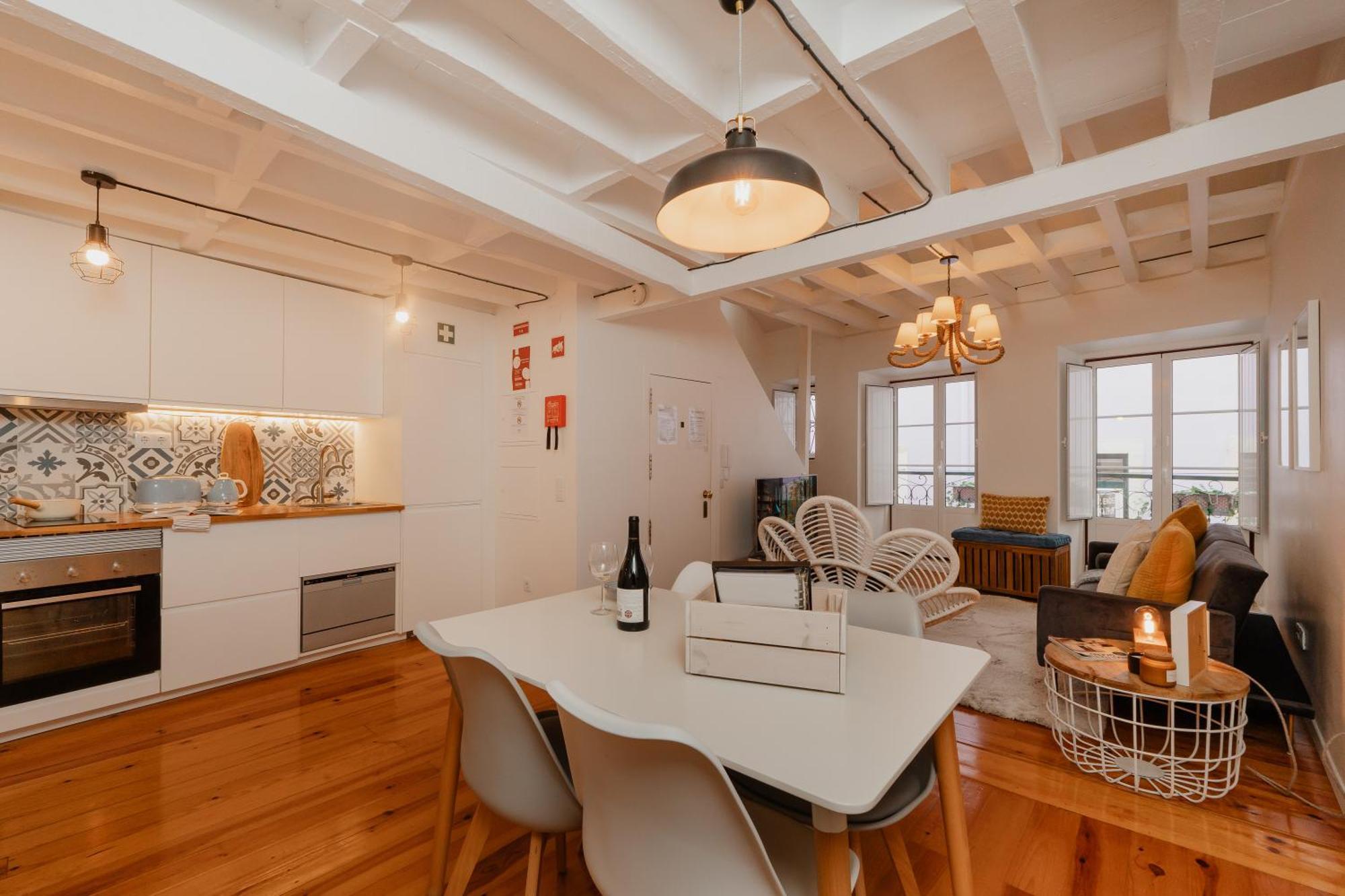 Stylish Getaway In A Mezzanine Flat By The Castle Apartment Lisbon