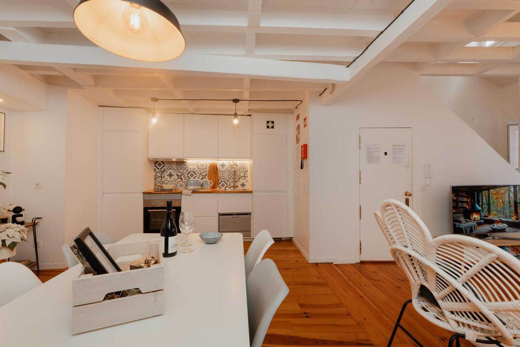 Apartment Stylish Getaway In A Mezzanine Flat By The Castle Lisbon