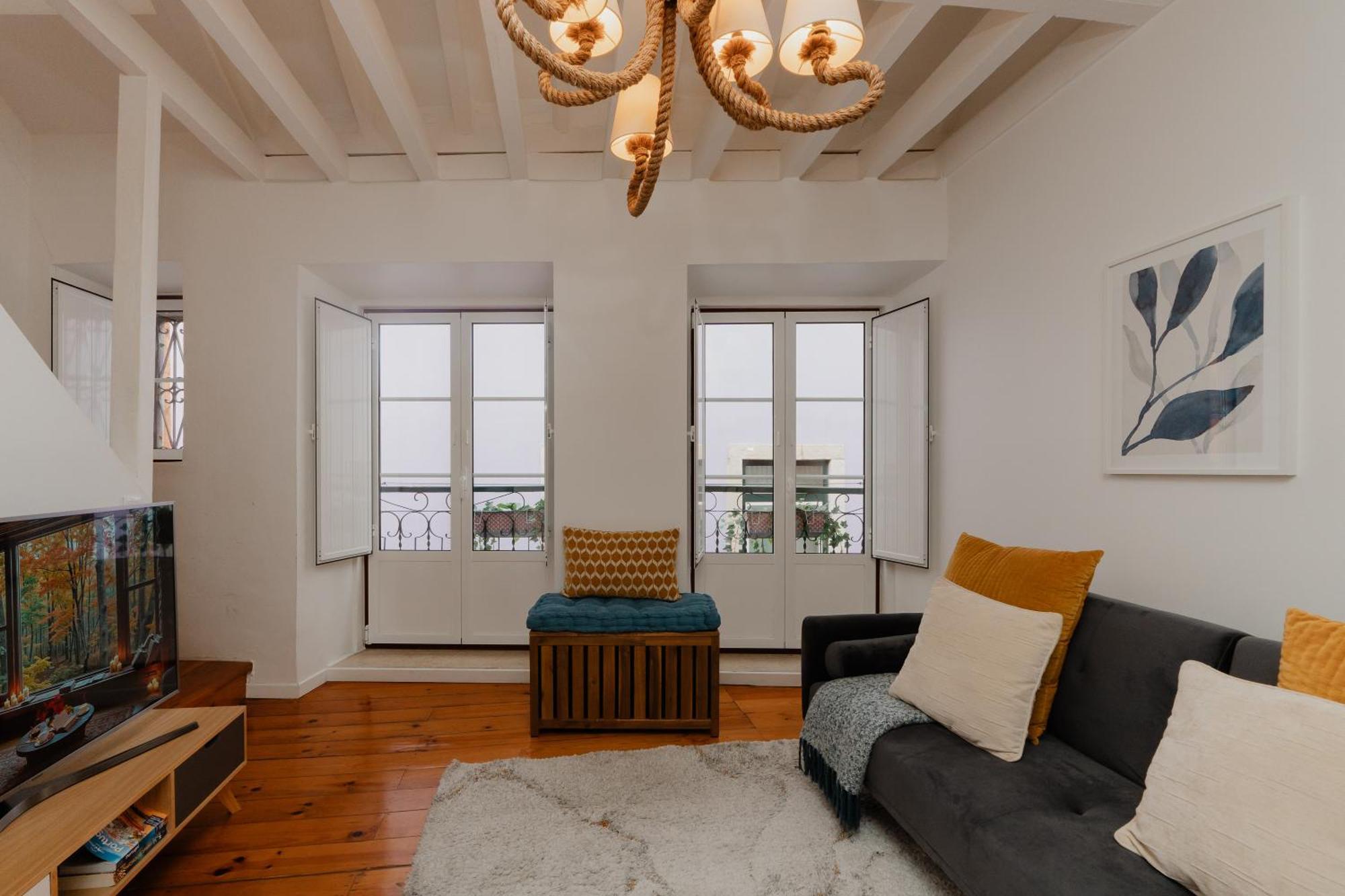 Stylish Getaway In A Mezzanine Flat By The Castle