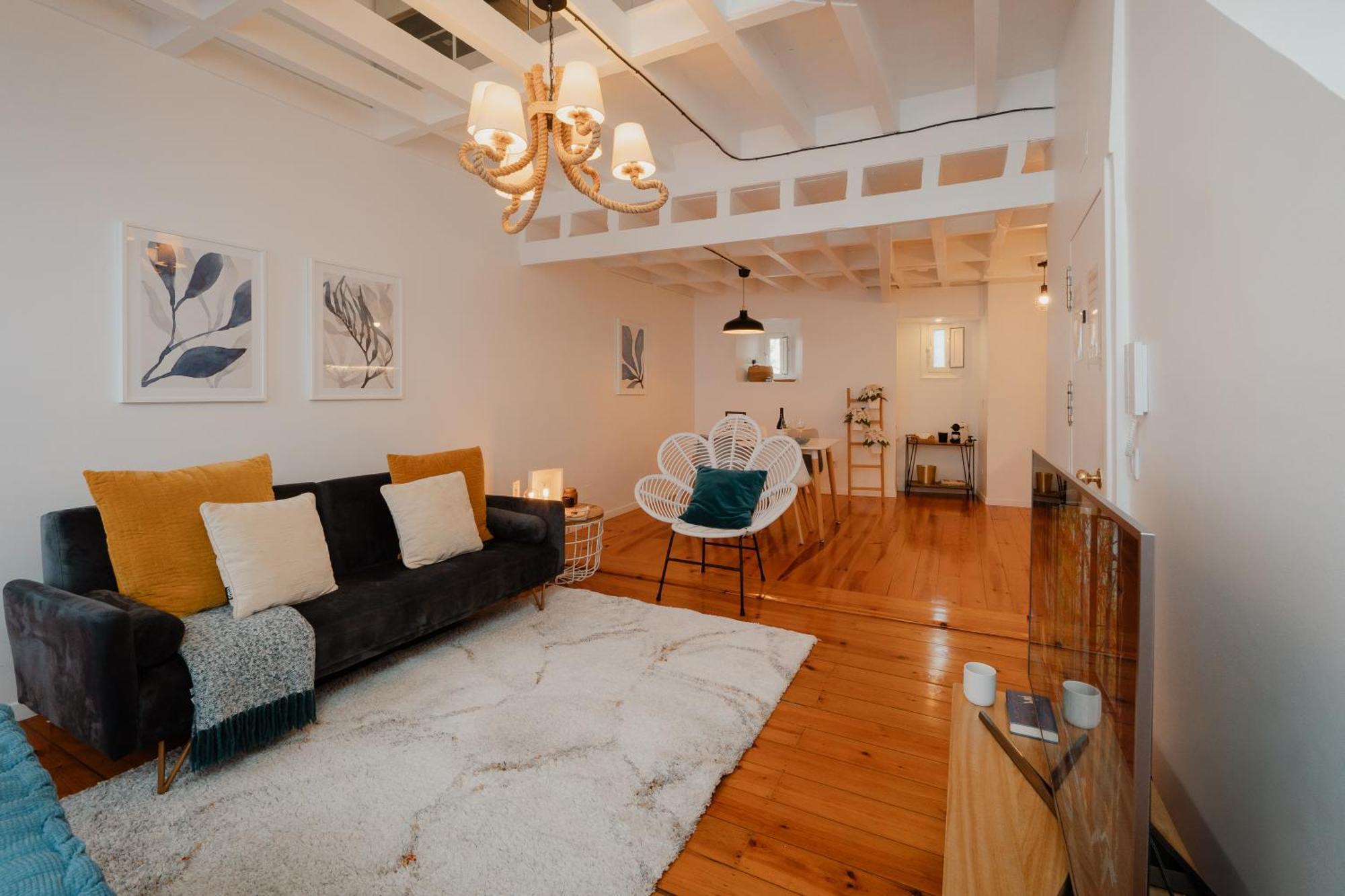 Stylish Getaway In A Mezzanine Flat By The Castle Apartment Lisbon