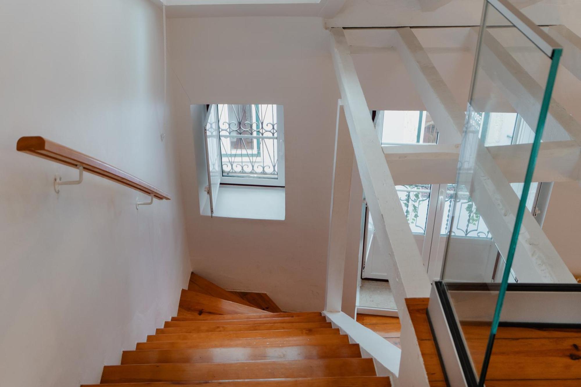 Apartment Stylish Getaway In A Mezzanine Flat By The Castle Lisbon