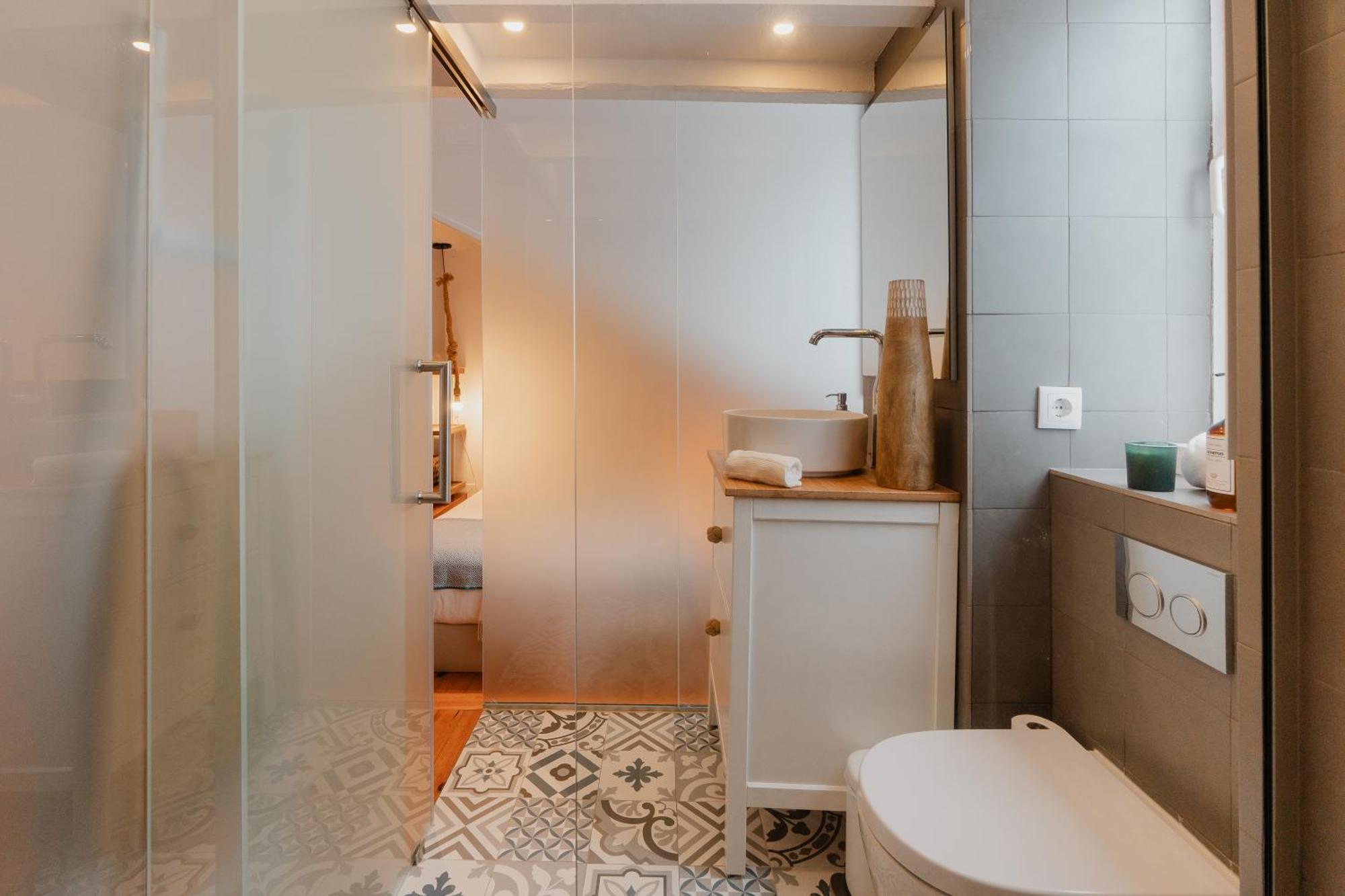 Stylish Getaway In A Mezzanine Flat By The Castle Apartment *