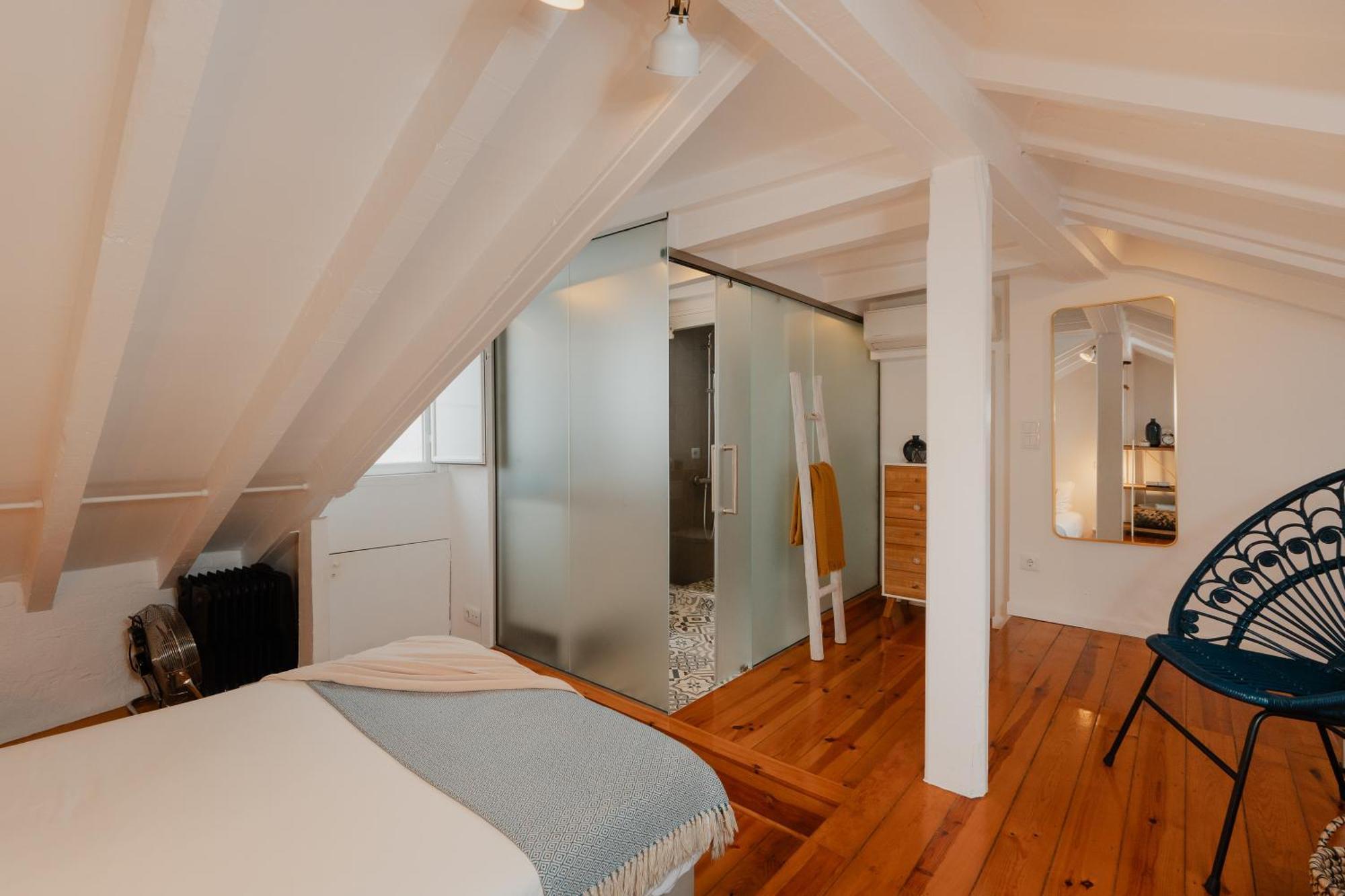Stylish Getaway In A Mezzanine Flat By The Castle Lisbon