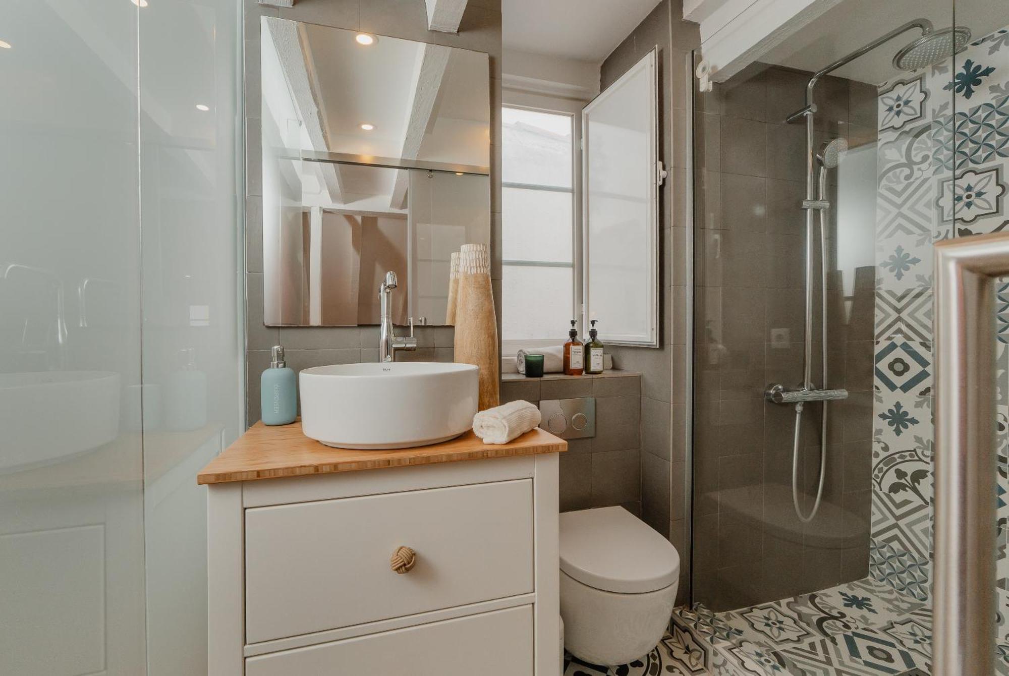Apartment Stylish Getaway In A Mezzanine Flat By The Castle