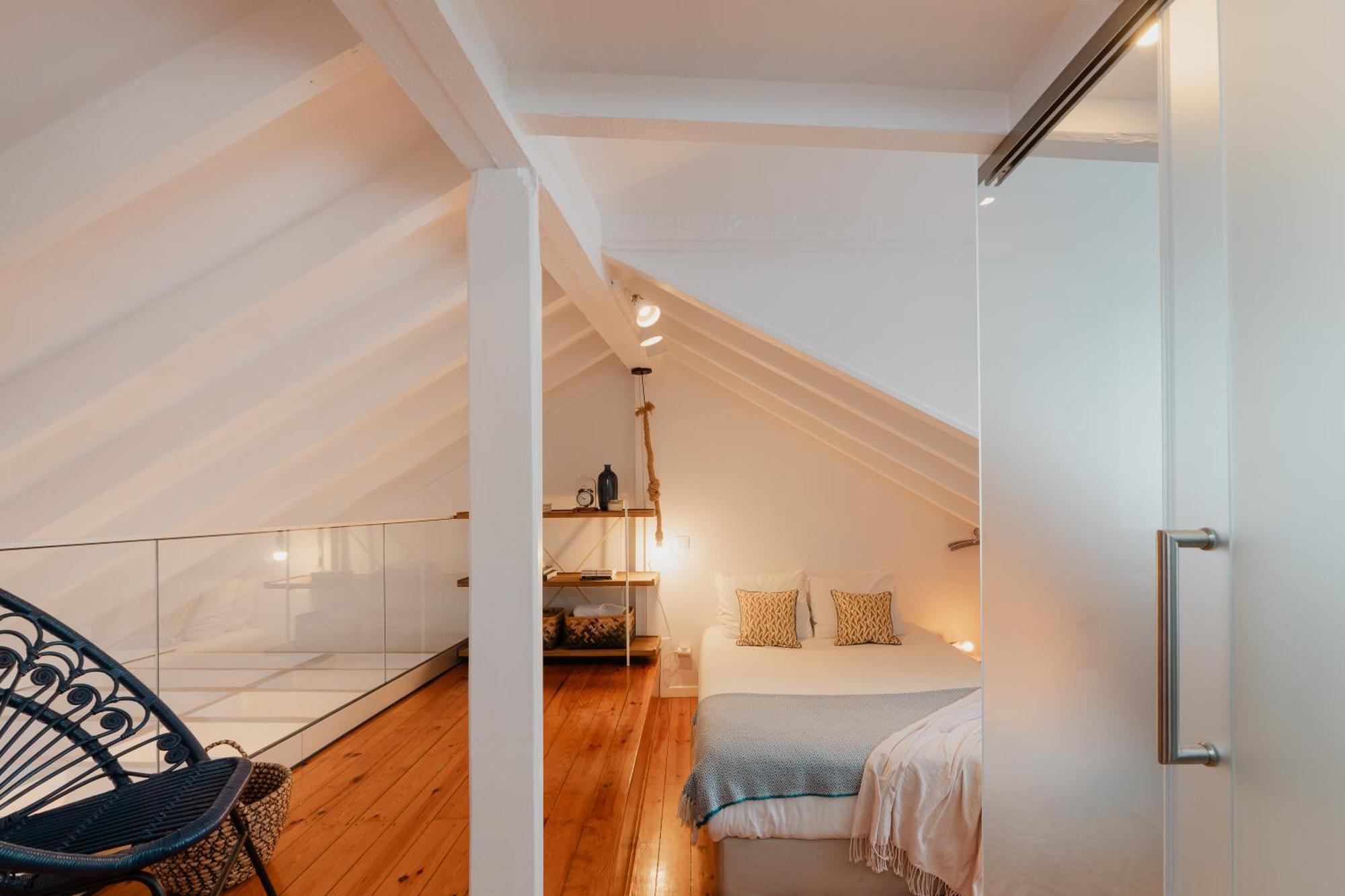 Stylish Getaway In A Mezzanine Flat By The Castle Apartment Lisbon