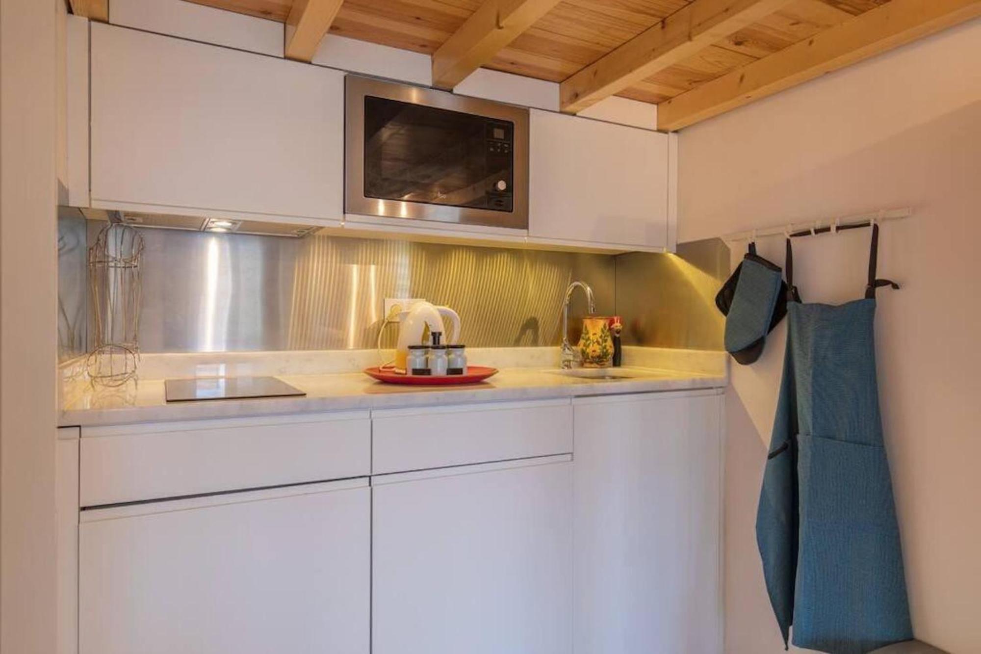 Tiny Retreat In Apartment *