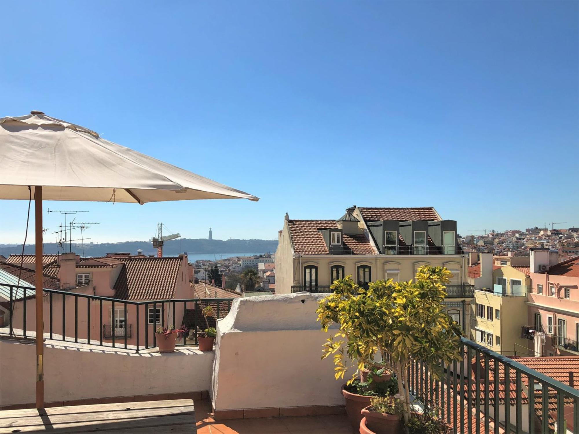 Apartment Sm3 Now With New Ac Rootop Terrace Bright And Cozy Pr Real Br Alto Lisbon