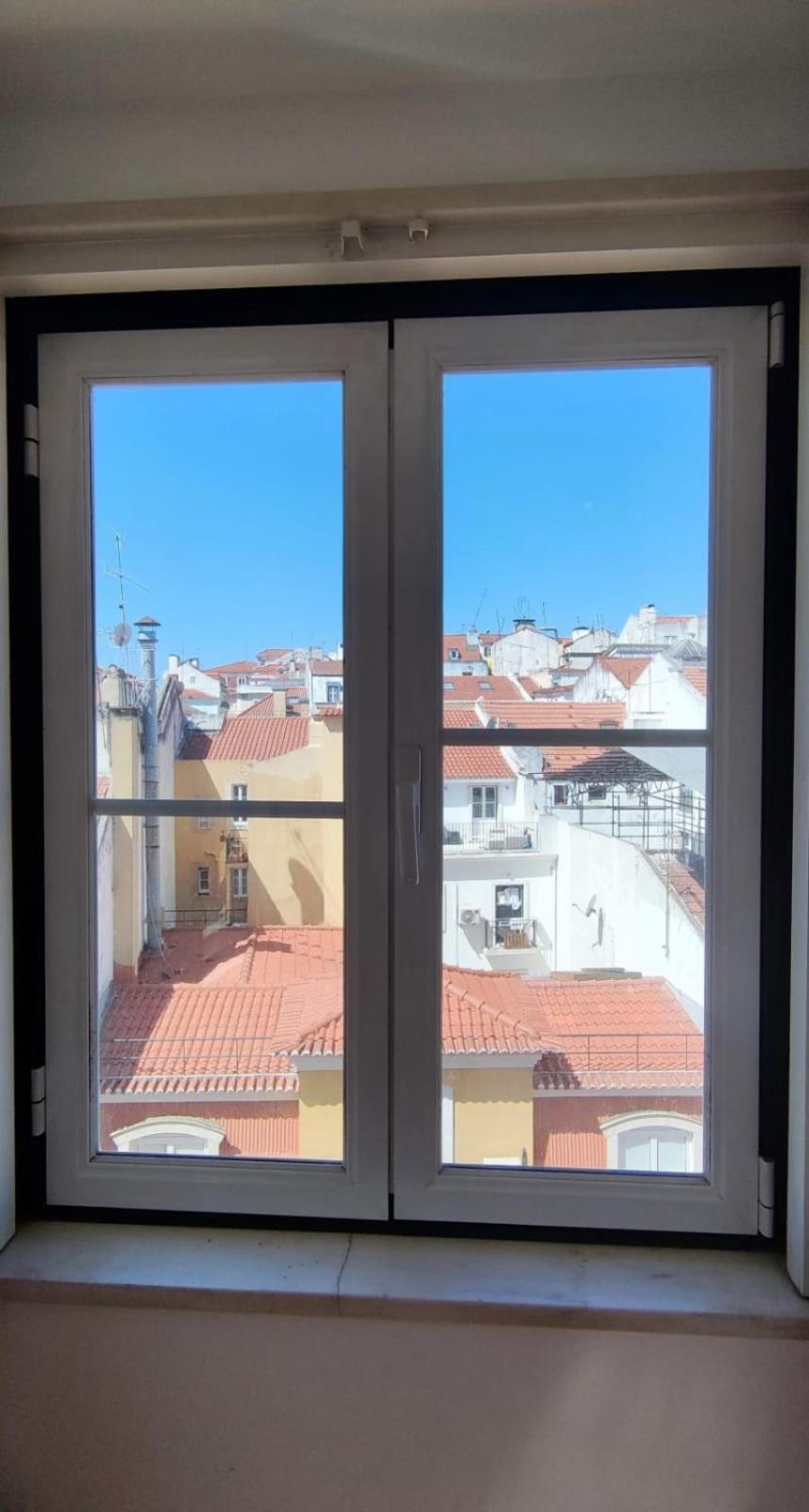 Triplo Com Wc Privativo No Coracao Do Chiado *