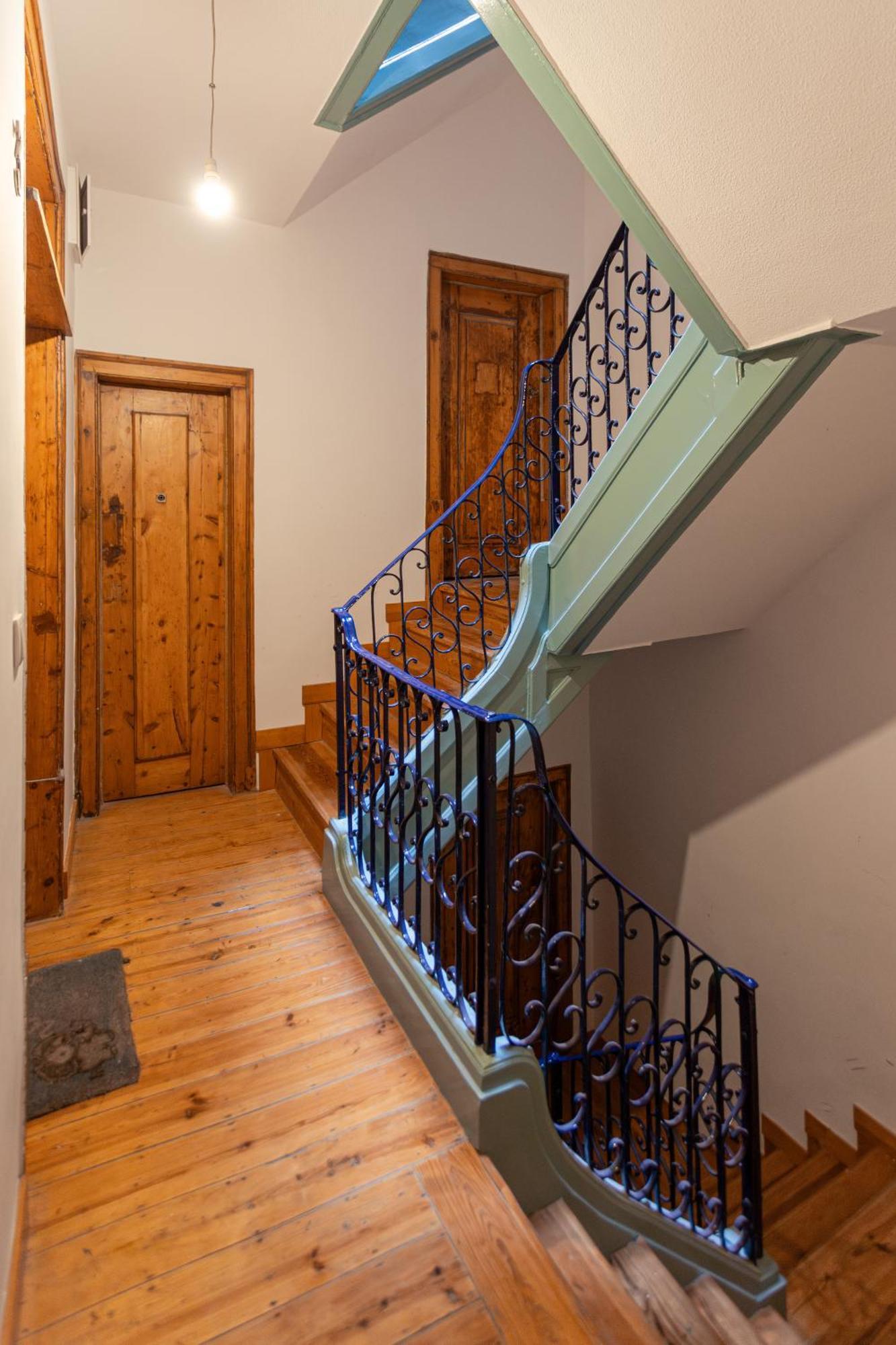 Apartment Joivy Inviting Flat Next To Carmo Convent Lisbon