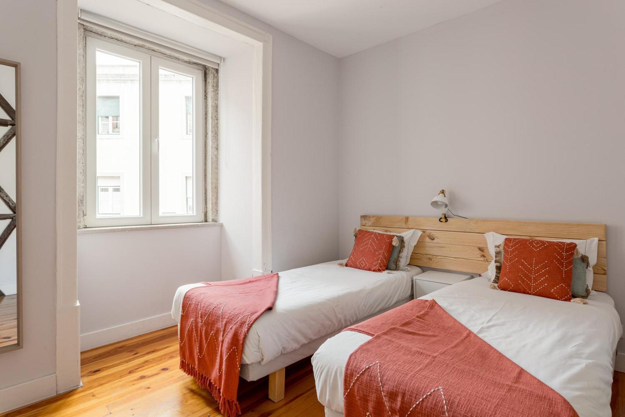 Joivy Inviting Flat Next To Carmo Convent * Lisbon