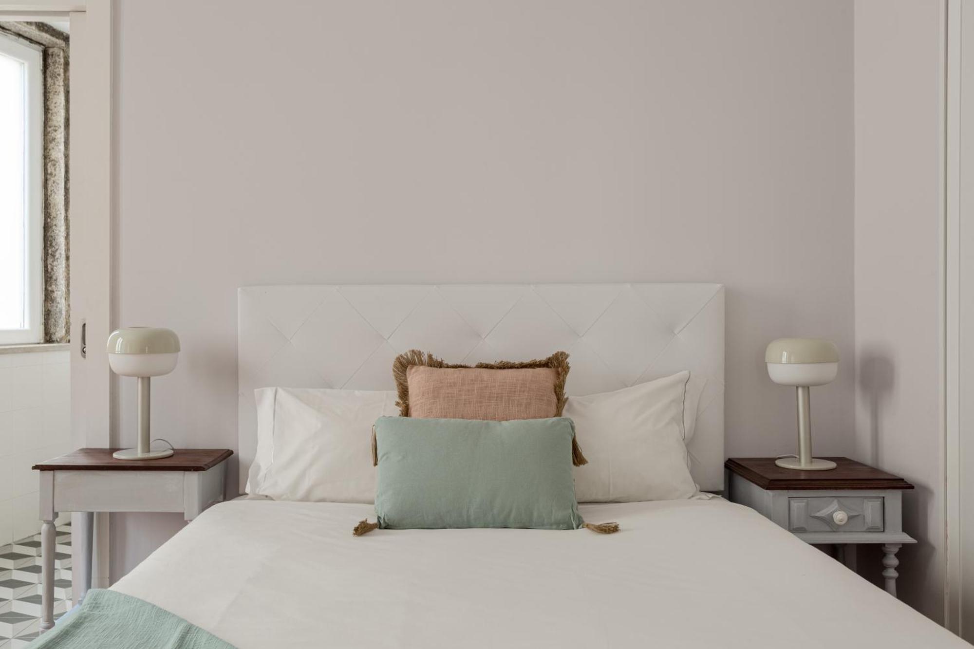 Joivy Inviting Flat Next To Carmo Convent * Lisbon