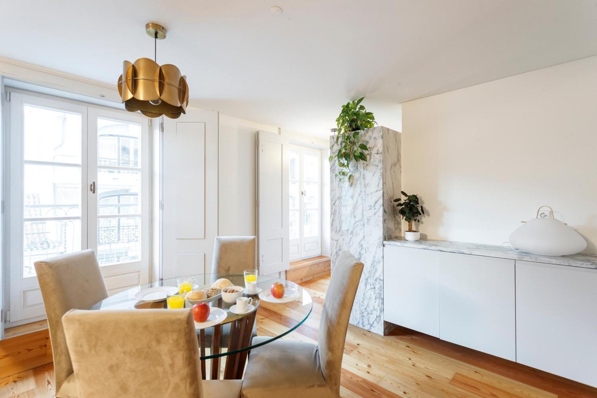 With Balcony On Rua Aurea In The Historic Center Of Baixa De Apartment