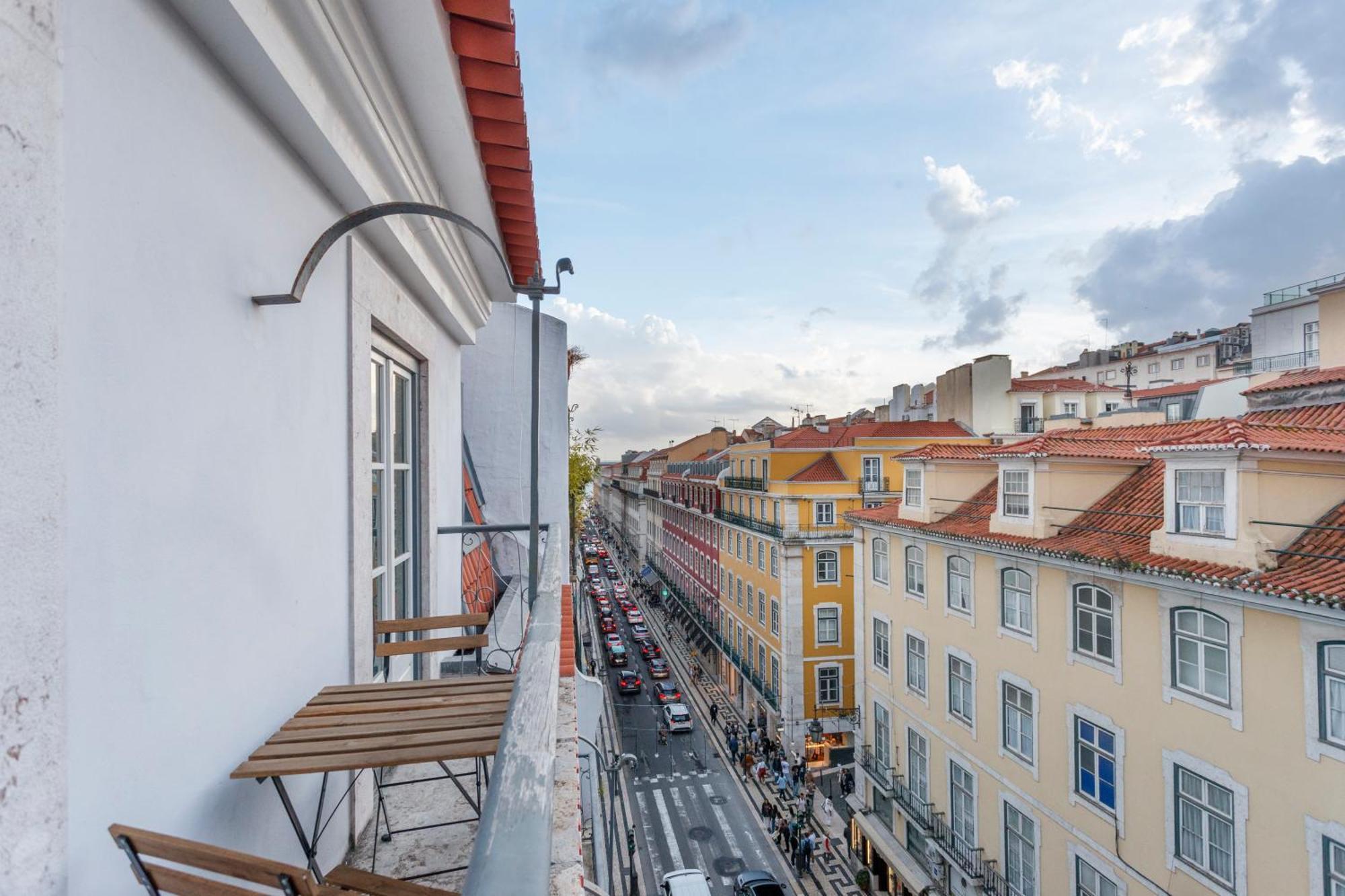 With Balcony On Rua Aurea In The Historic Center Of Baixa De * Lisbon