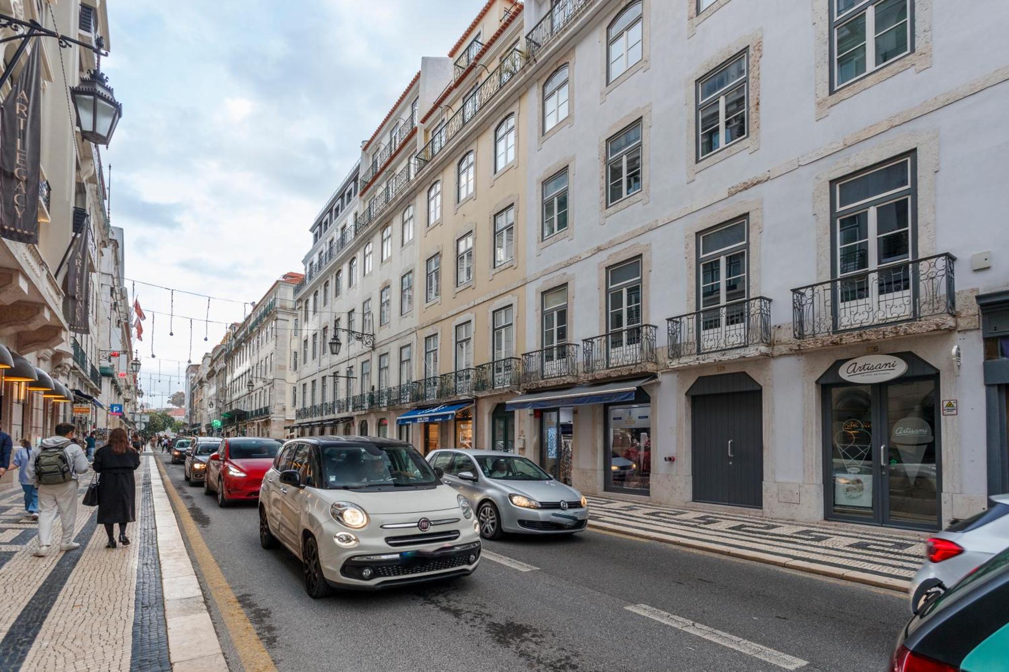 With Balcony On Rua Aurea In The Historic Center Of Baixa De Apartment *