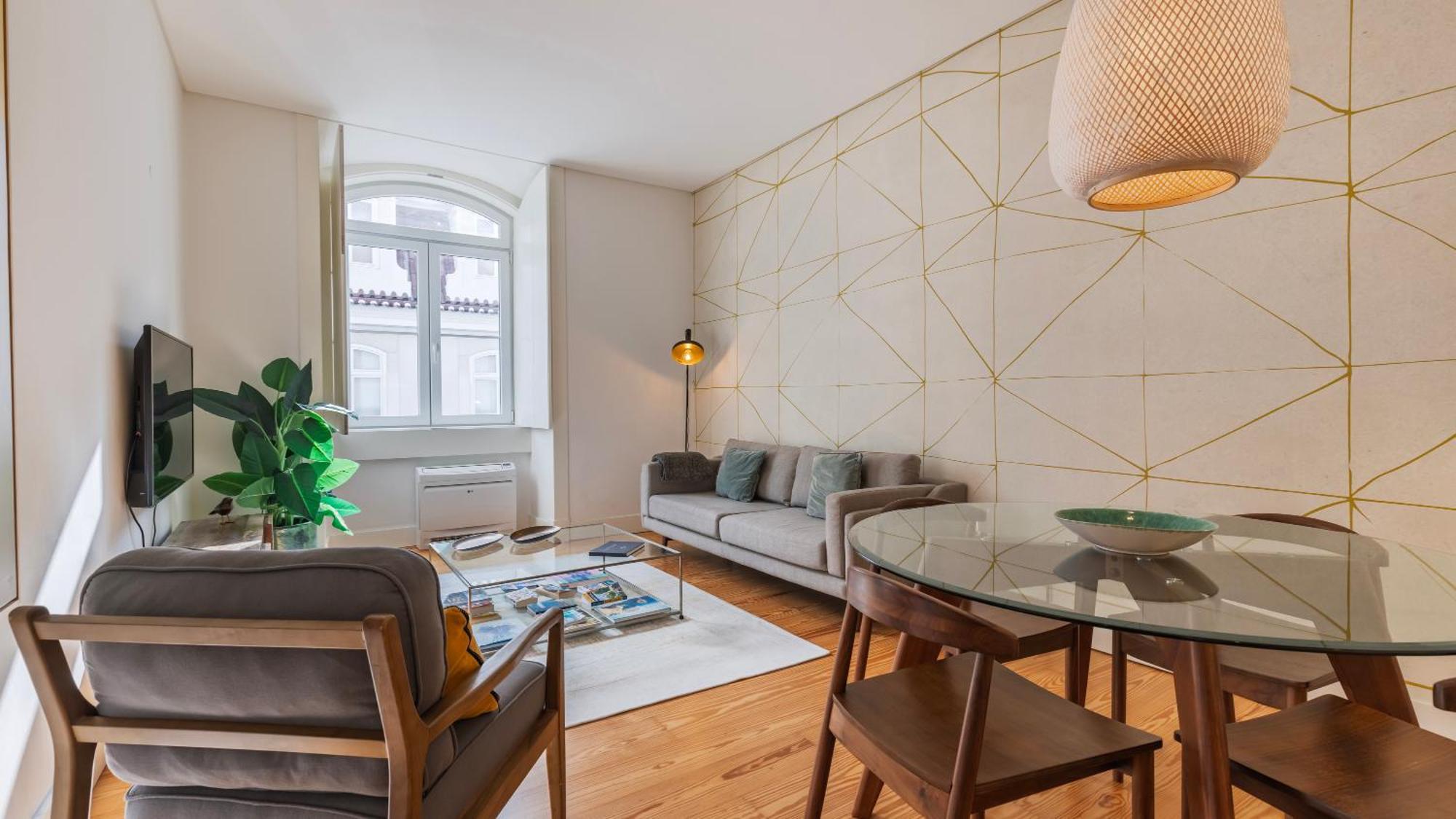 Downtown Sleek By Lovelystay Apartment