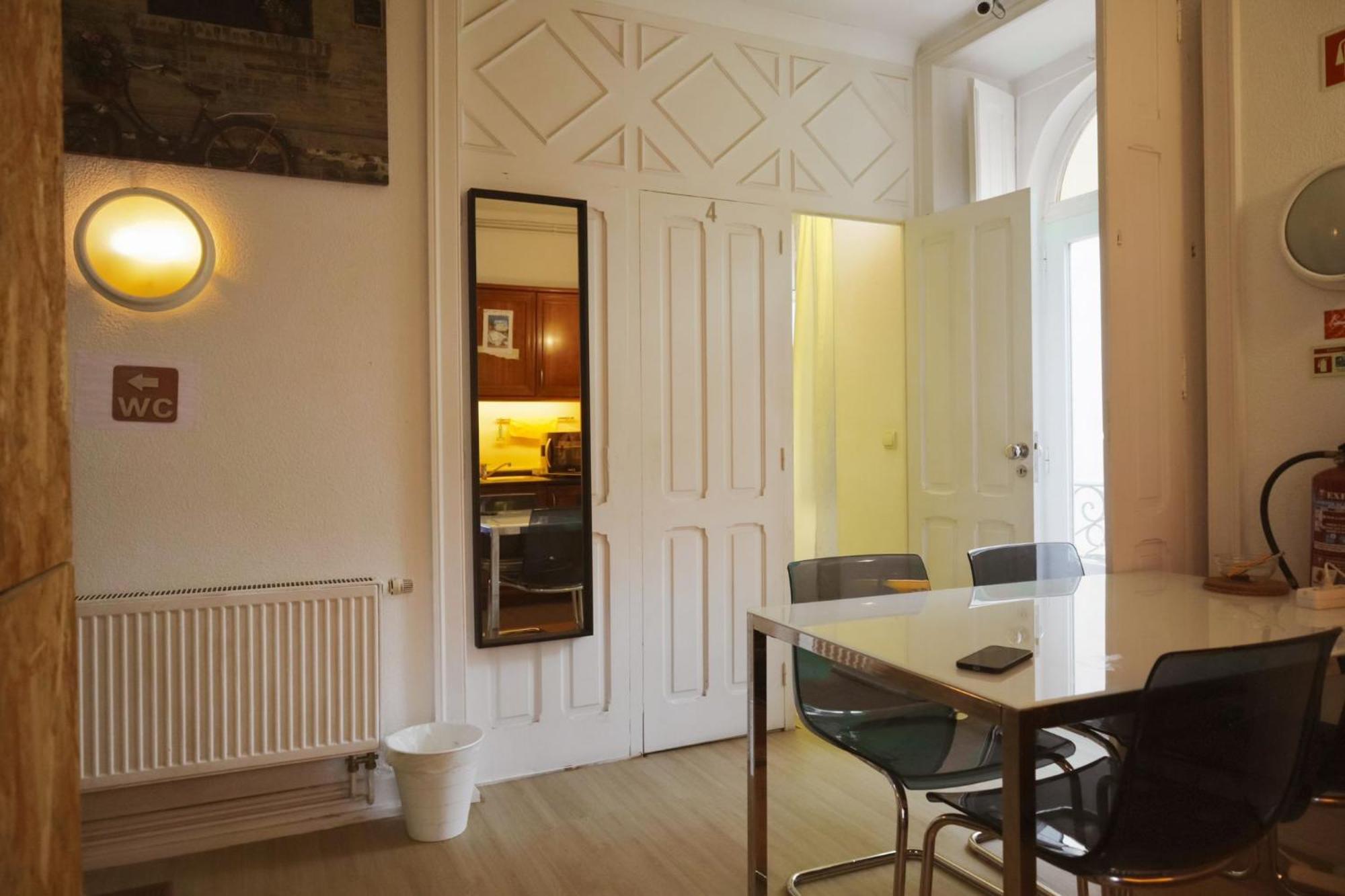 White House Albergue