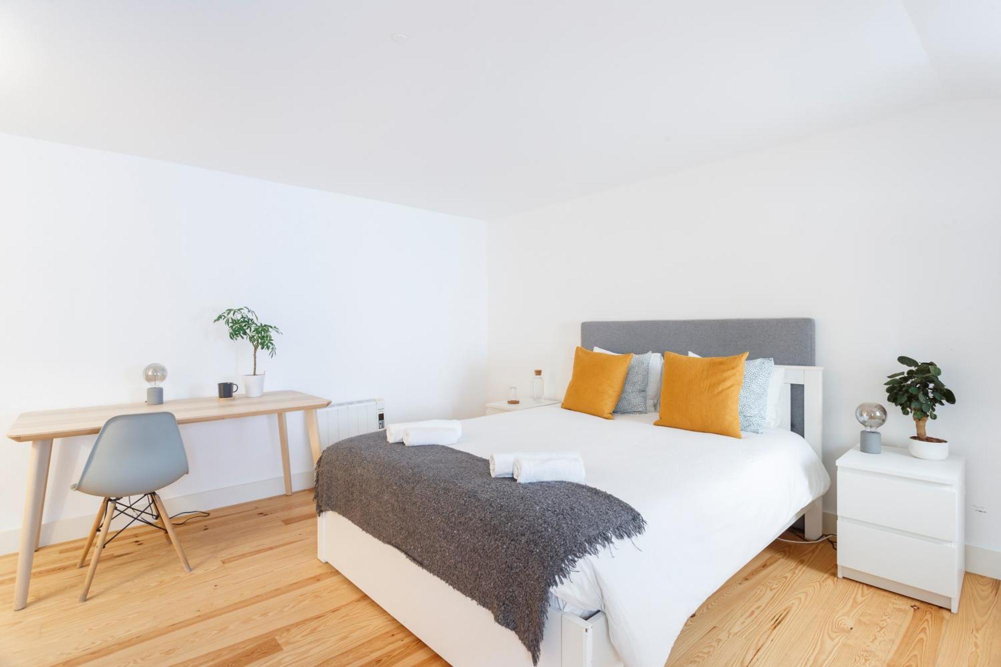 Guest house In Cozy In Chiado In Shared House Lisbon