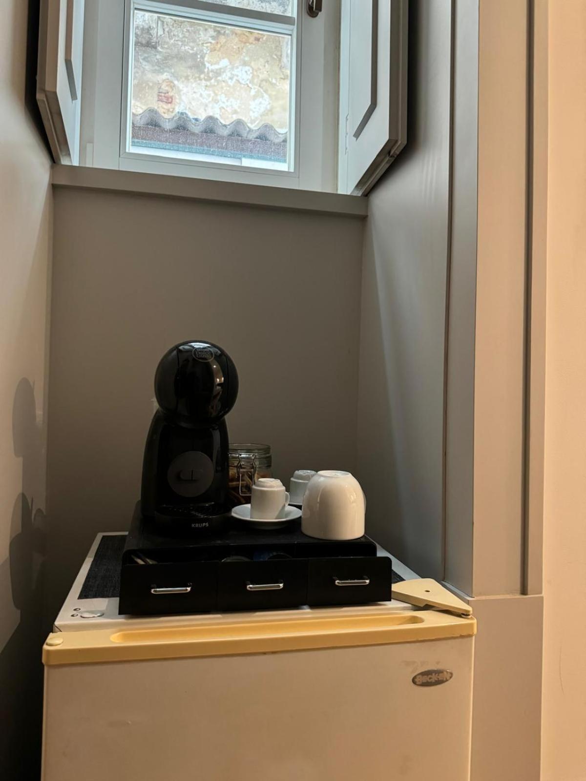 Quarto em Acomodações Particulares Double With Private Wc In Shared House In Downtown