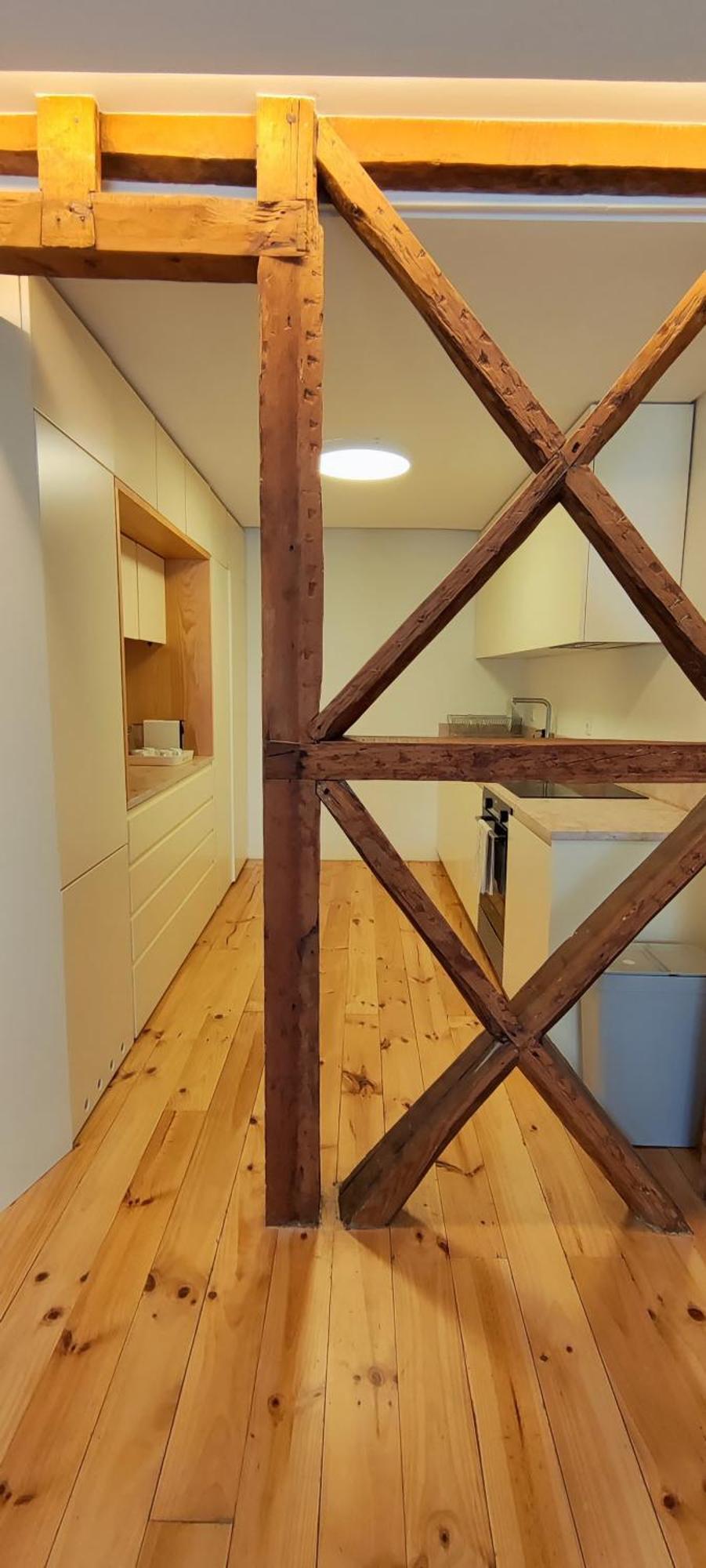 Homestay Bedroom In Shared House In Chiado - Historic Center Of